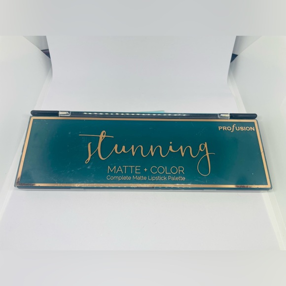 Pro Fusion Stunning 8 colors matte lipstick palette - Picture 2 of 3